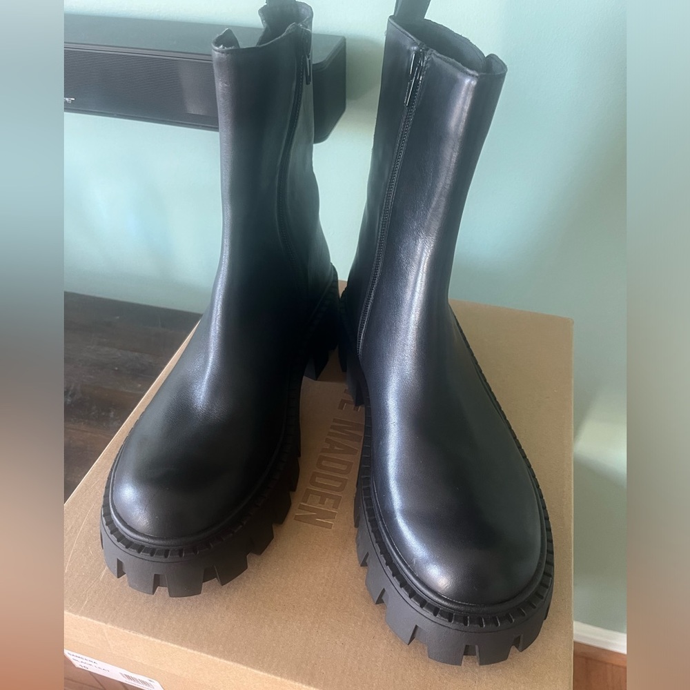 Steve Madden Samerra boots. New in box size 10